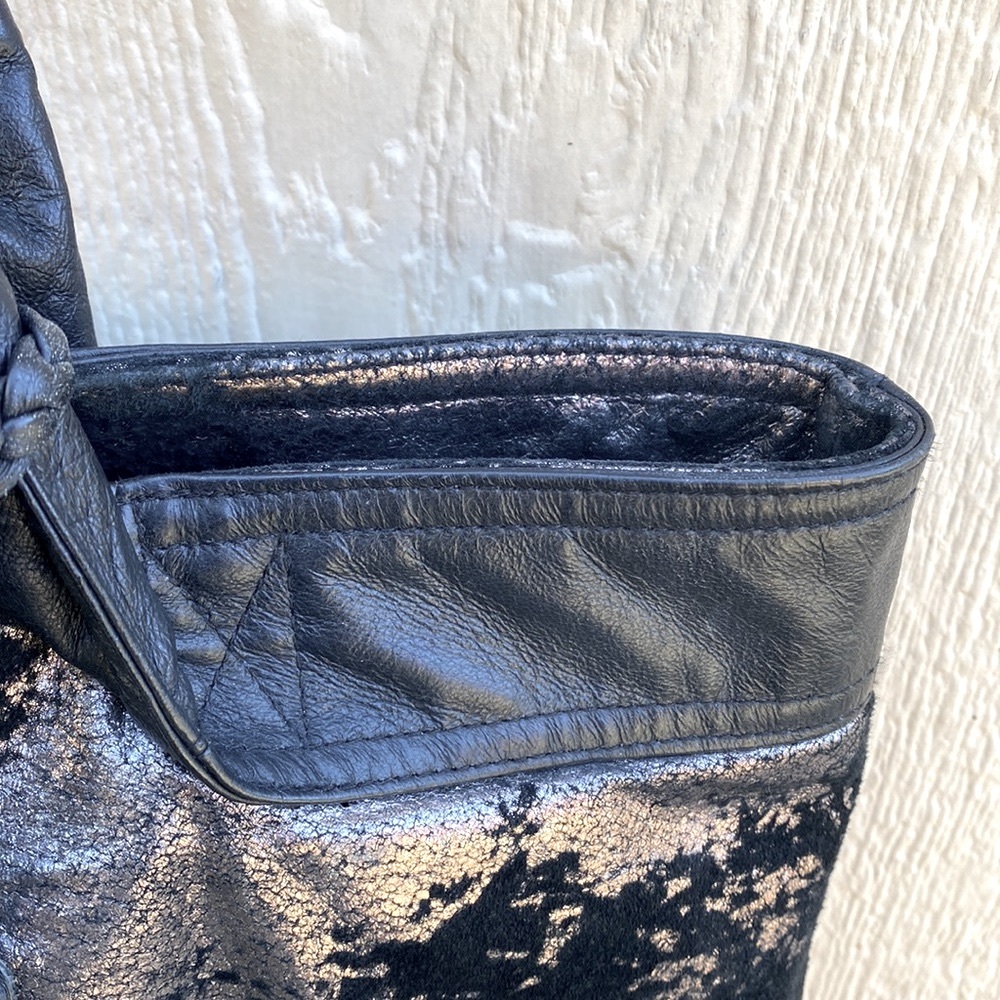 Edgy Chic Large Leather Tote Bag - Picture 3 of 9